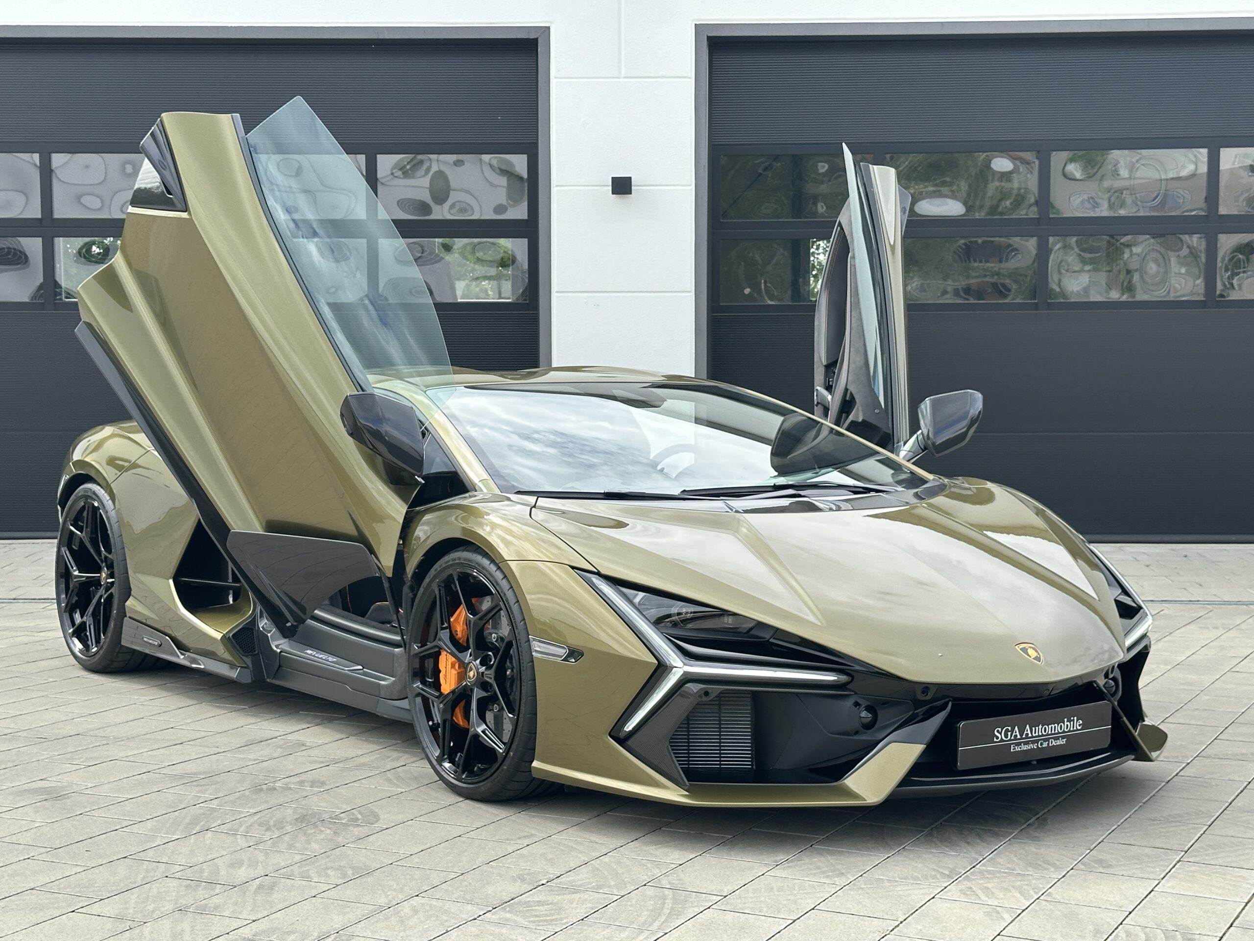 Lamborghini Revuelto